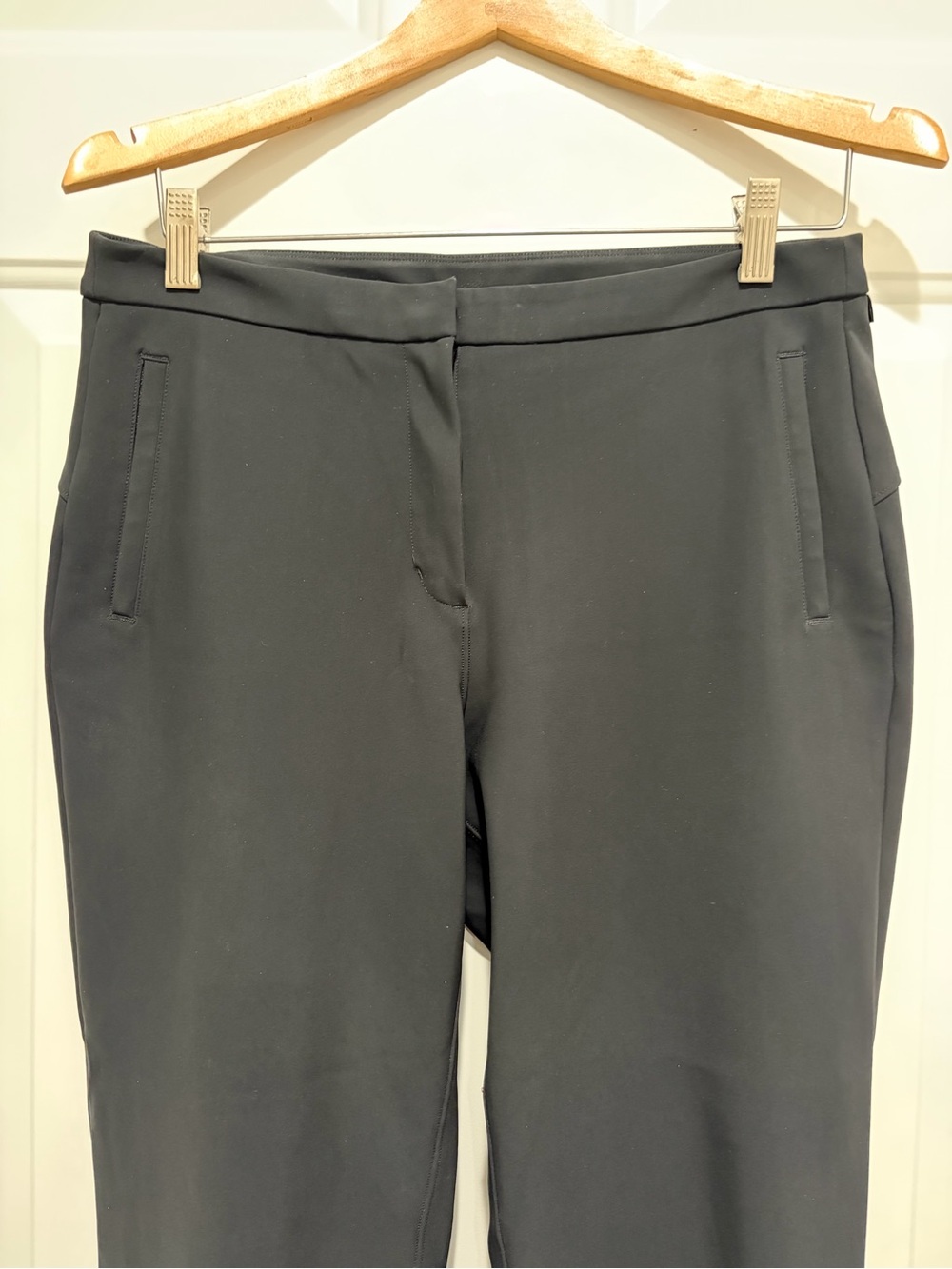 lululemon athletica Women’s Black Cropped Work Pants, size 8